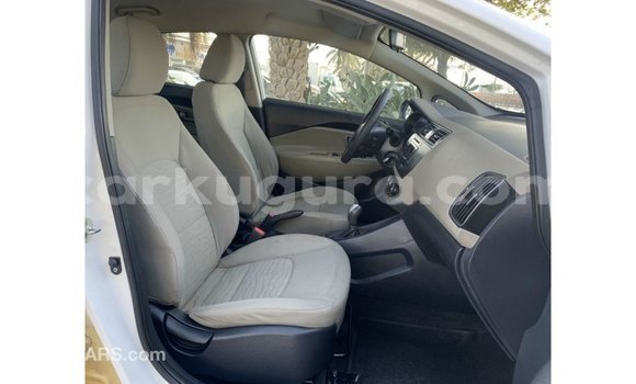 Nunua Imported Kia Rio Nyeupe Gari ndani ya Import - Dubai nchini Bujumbura Nunua Imported Kia Rio Nyeupe Gari ndani ya Import - Dubai nchini Bujumbura