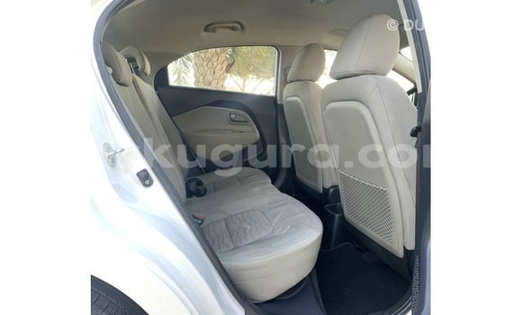 Nunua Imported Kia Rio Nyeupe Gari ndani ya Import - Dubai nchini Bujumbura Nunua Imported Kia Rio Nyeupe Gari ndani ya Import - Dubai nchini Bujumbura