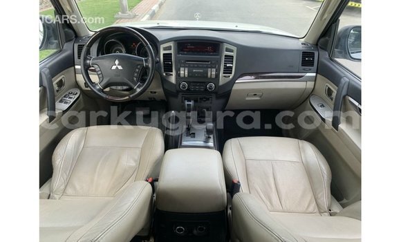 Acheter Import Voiture Mitsubishi Pajero Blanc à Import - Dubai, Bujumbura Acheter Import Voiture Mitsubishi Pajero Blanc à Import - Dubai, Bujumbura