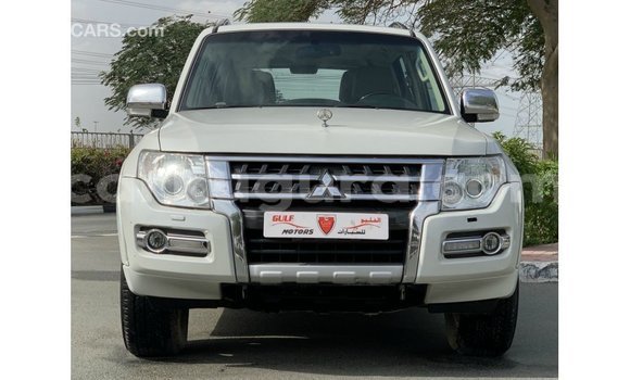 Acheter Import Voiture Mitsubishi Pajero Blanc à Import - Dubai, Bujumbura Acheter Import Voiture Mitsubishi Pajero Blanc à Import - Dubai, Bujumbura