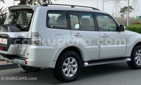 Acheter Import Voiture Mitsubishi Pajero Blanc à Import - Dubai, Bujumbura Acheter Import Voiture Mitsubishi Pajero Blanc à Import - Dubai, Bujumbura
