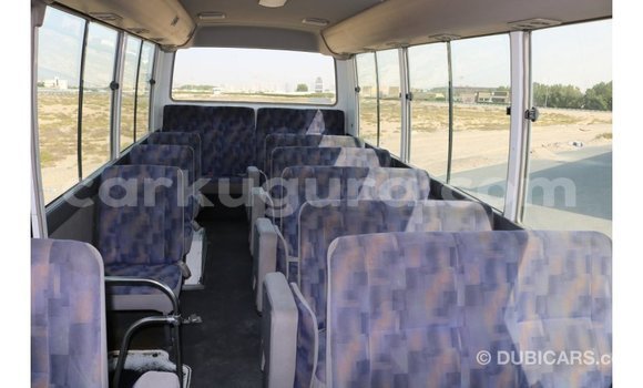 Buy Import Nissan Evalia White Truck in Import - Dubai in Bujumbura Buy Import Nissan Evalia White Truck in Import - Dubai in Bujumbura