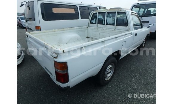Acheter Import Voiture Toyota Hilux Blanc à Import - Dubai, Bujumbura Acheter Import Voiture Toyota Hilux Blanc à Import - Dubai, Bujumbura