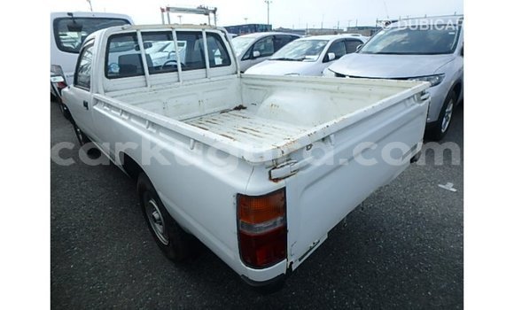 Acheter Import Voiture Toyota Hilux Blanc à Import - Dubai, Bujumbura Acheter Import Voiture Toyota Hilux Blanc à Import - Dubai, Bujumbura