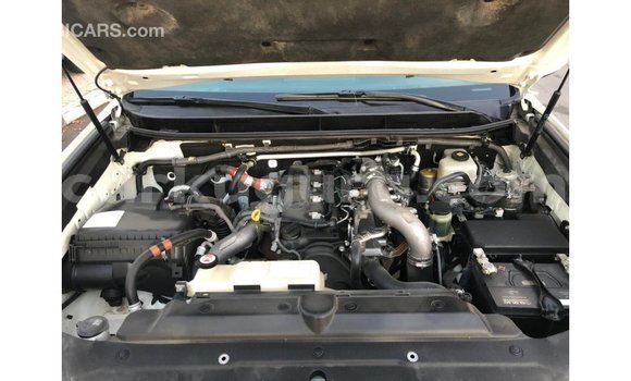 Acheter Import Voiture Toyota Prado Blanc à Import - Dubai, Bujumbura Acheter Import Voiture Toyota Prado Blanc à Import - Dubai, Bujumbura