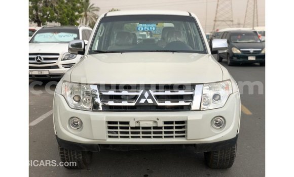 Nunua Imported Mitsubishi Pajero Nyeupe Gari ndani ya Import - Dubai nchini Bujumbura Nunua Imported Mitsubishi Pajero Nyeupe Gari ndani ya Import - Dubai nchini Bujumbura