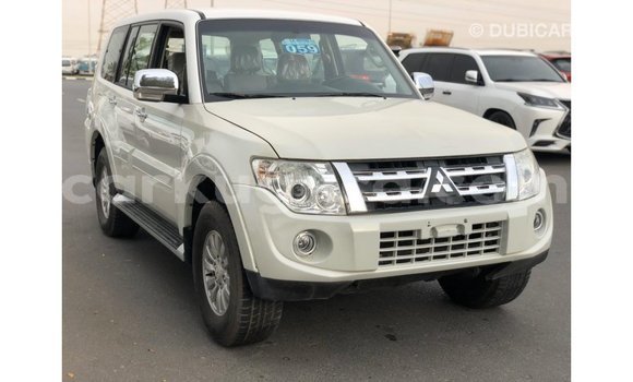 Nunua Imported Mitsubishi Pajero Nyeupe Gari ndani ya Import - Dubai nchini Bujumbura Nunua Imported Mitsubishi Pajero Nyeupe Gari ndani ya Import - Dubai nchini Bujumbura