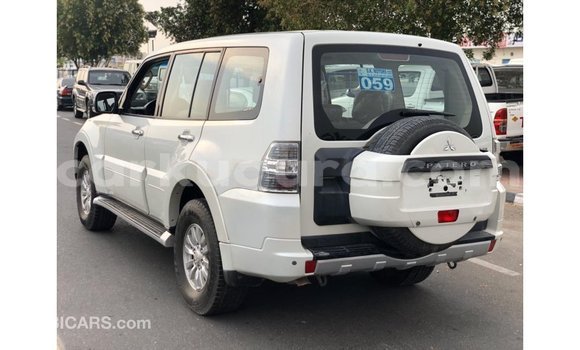 Nunua Imported Mitsubishi Pajero Nyeupe Gari ndani ya Import - Dubai nchini Bujumbura Nunua Imported Mitsubishi Pajero Nyeupe Gari ndani ya Import - Dubai nchini Bujumbura