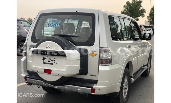 Nunua Imported Mitsubishi Pajero Nyeupe Gari ndani ya Import - Dubai nchini Bujumbura Nunua Imported Mitsubishi Pajero Nyeupe Gari ndani ya Import - Dubai nchini Bujumbura