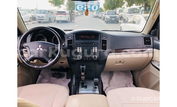 Nunua Imported Mitsubishi Pajero Nyeupe Gari ndani ya Import - Dubai nchini Bujumbura Nunua Imported Mitsubishi Pajero Nyeupe Gari ndani ya Import - Dubai nchini Bujumbura