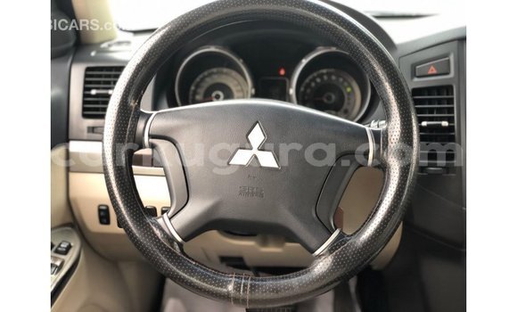 Nunua Imported Mitsubishi Pajero Nyeupe Gari ndani ya Import - Dubai nchini Bujumbura Nunua Imported Mitsubishi Pajero Nyeupe Gari ndani ya Import - Dubai nchini Bujumbura