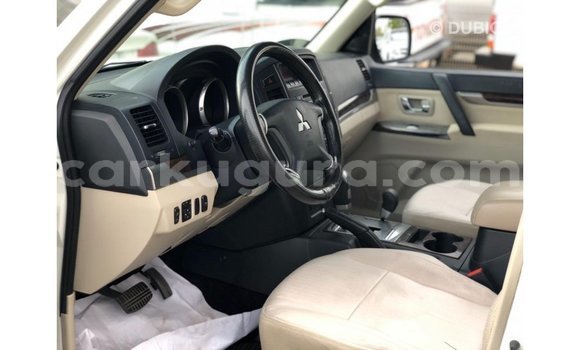 Nunua Imported Mitsubishi Pajero Nyeupe Gari ndani ya Import - Dubai nchini Bujumbura Nunua Imported Mitsubishi Pajero Nyeupe Gari ndani ya Import - Dubai nchini Bujumbura