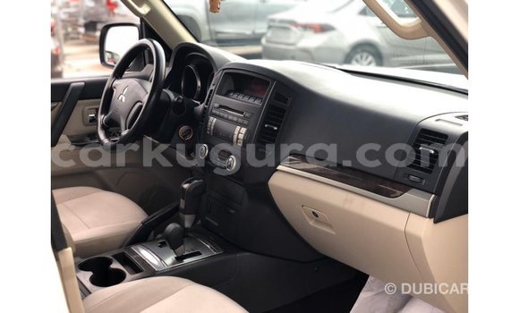 Nunua Imported Mitsubishi Pajero Nyeupe Gari ndani ya Import - Dubai nchini Bujumbura Nunua Imported Mitsubishi Pajero Nyeupe Gari ndani ya Import - Dubai nchini Bujumbura