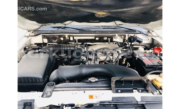 Nunua Imported Mitsubishi Pajero Nyeupe Gari ndani ya Import - Dubai nchini Bujumbura Nunua Imported Mitsubishi Pajero Nyeupe Gari ndani ya Import - Dubai nchini Bujumbura