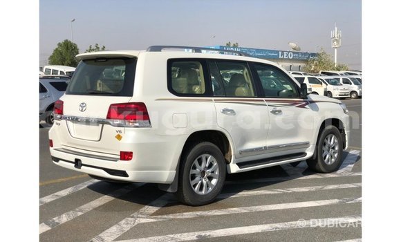 Acheter Import Voiture Toyota Land Cruiser Blanc à Import - Dubai, Bujumbura Acheter Import Voiture Toyota Land Cruiser Blanc à Import - Dubai, Bujumbura
