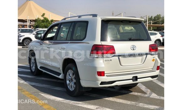 Acheter Import Voiture Toyota Land Cruiser Blanc à Import - Dubai, Bujumbura Acheter Import Voiture Toyota Land Cruiser Blanc à Import - Dubai, Bujumbura