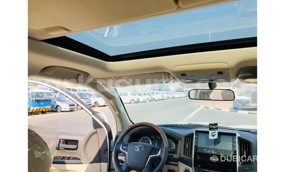 Acheter Import Voiture Toyota Land Cruiser Blanc à Import - Dubai, Bujumbura Acheter Import Voiture Toyota Land Cruiser Blanc à Import - Dubai, Bujumbura