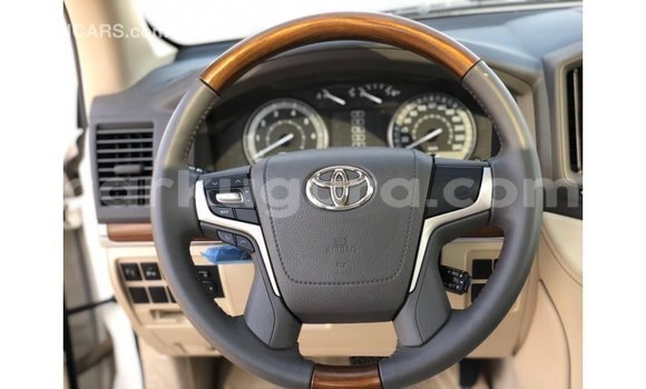 Acheter Import Voiture Toyota Land Cruiser Blanc à Import - Dubai, Bujumbura Acheter Import Voiture Toyota Land Cruiser Blanc à Import - Dubai, Bujumbura