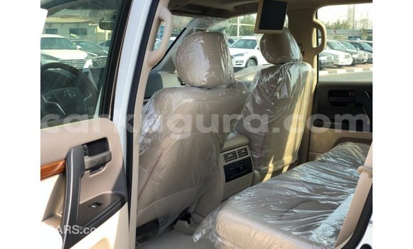 Acheter Import Voiture Toyota Land Cruiser Blanc à Import - Dubai, Bujumbura Acheter Import Voiture Toyota Land Cruiser Blanc à Import - Dubai, Bujumbura