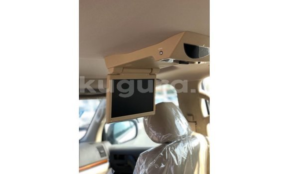 Acheter Import Voiture Toyota Land Cruiser Blanc à Import - Dubai, Bujumbura Acheter Import Voiture Toyota Land Cruiser Blanc à Import - Dubai, Bujumbura