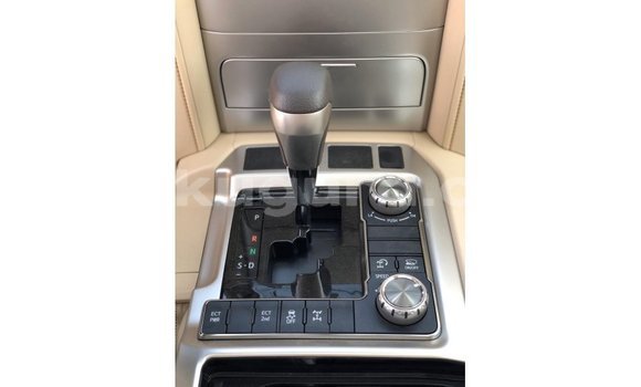 Acheter Import Voiture Toyota Land Cruiser Blanc à Import - Dubai, Bujumbura Acheter Import Voiture Toyota Land Cruiser Blanc à Import - Dubai, Bujumbura