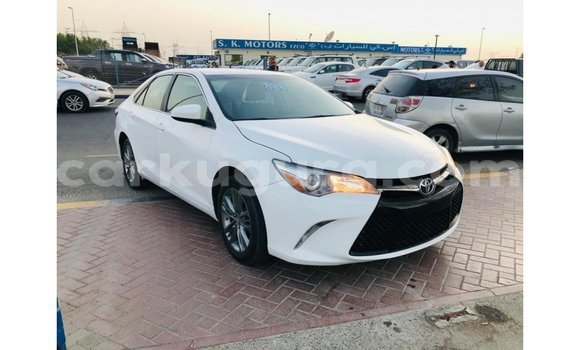 Acheter Import Voiture Toyota Camry Blanc à Import - Dubai, Bujumbura