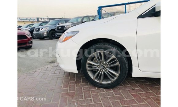 Acheter Import Voiture Toyota Camry Blanc à Import - Dubai, Bujumbura Acheter Import Voiture Toyota Camry Blanc à Import - Dubai, Bujumbura