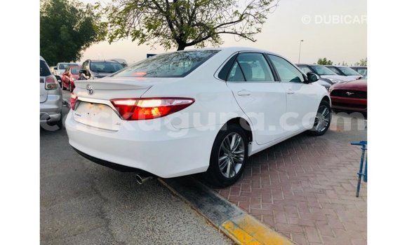Acheter Import Voiture Toyota Camry Blanc à Import - Dubai, Bujumbura Acheter Import Voiture Toyota Camry Blanc à Import - Dubai, Bujumbura