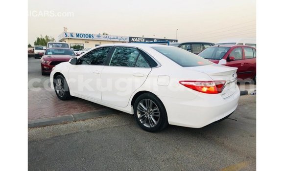 Acheter Import Voiture Toyota Camry Blanc à Import - Dubai, Bujumbura Acheter Import Voiture Toyota Camry Blanc à Import - Dubai, Bujumbura
