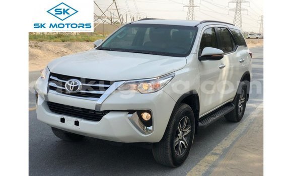Acheter Import Voiture Toyota Fortuner Blanc à Import - Dubai, Bujumbura
