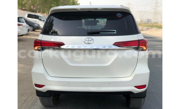 Acheter Import Voiture Toyota Fortuner Blanc à Import - Dubai, Bujumbura Acheter Import Voiture Toyota Fortuner Blanc à Import - Dubai, Bujumbura