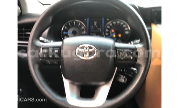 Acheter Import Voiture Toyota Fortuner Blanc à Import - Dubai, Bujumbura Acheter Import Voiture Toyota Fortuner Blanc à Import - Dubai, Bujumbura