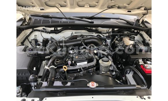 Acheter Import Voiture Toyota Fortuner Blanc à Import - Dubai, Bujumbura Acheter Import Voiture Toyota Fortuner Blanc à Import - Dubai, Bujumbura