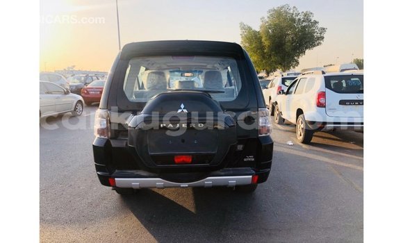 Nunua Imported Mitsubishi Pajero Nyeusi Gari ndani ya Import - Dubai nchini Bujumbura Nunua Imported Mitsubishi Pajero Nyeusi Gari ndani ya Import - Dubai nchini Bujumbura