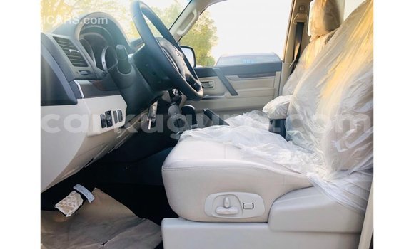 Nunua Imported Mitsubishi Pajero Nyeusi Gari ndani ya Import - Dubai nchini Bujumbura Nunua Imported Mitsubishi Pajero Nyeusi Gari ndani ya Import - Dubai nchini Bujumbura