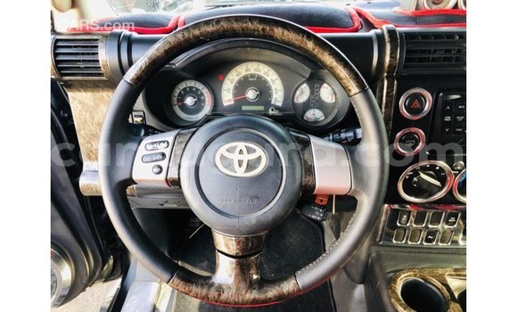 Nunua Imported Toyota FJ Cruiser Nyeusi Gari ndani ya Import - Dubai nchini Bujumbura Nunua Imported Toyota FJ Cruiser Nyeusi Gari ndani ya Import - Dubai nchini Bujumbura