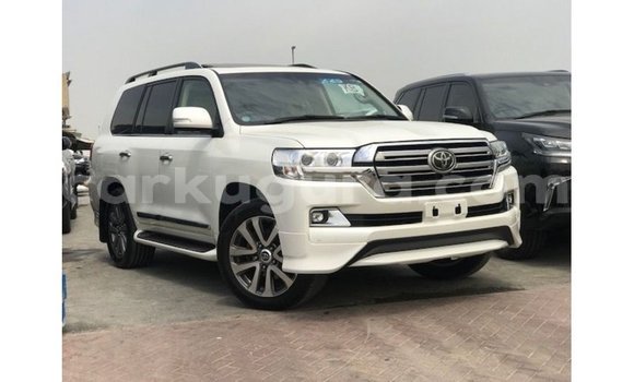 Acheter Import Voiture Toyota Land Cruiser Blanc à Import - Dubai, Bujumbura Acheter Import Voiture Toyota Land Cruiser Blanc à Import - Dubai, Bujumbura