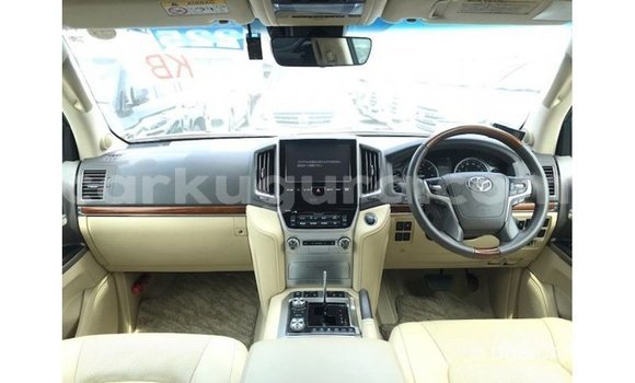 Acheter Import Voiture Toyota Land Cruiser Blanc à Import - Dubai, Bujumbura Acheter Import Voiture Toyota Land Cruiser Blanc à Import - Dubai, Bujumbura