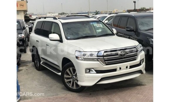 Acheter Import Voiture Toyota Land Cruiser Blanc à Import - Dubai, Bujumbura Acheter Import Voiture Toyota Land Cruiser Blanc à Import - Dubai, Bujumbura