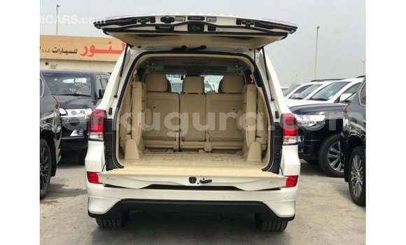 Acheter Import Voiture Toyota Land Cruiser Blanc à Import - Dubai, Bujumbura Acheter Import Voiture Toyota Land Cruiser Blanc à Import - Dubai, Bujumbura