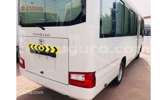 Acheter Import Voiture Toyota Coaster Blanc à Import - Dubai, Bujumbura Acheter Import Voiture Toyota Coaster Blanc à Import - Dubai, Bujumbura