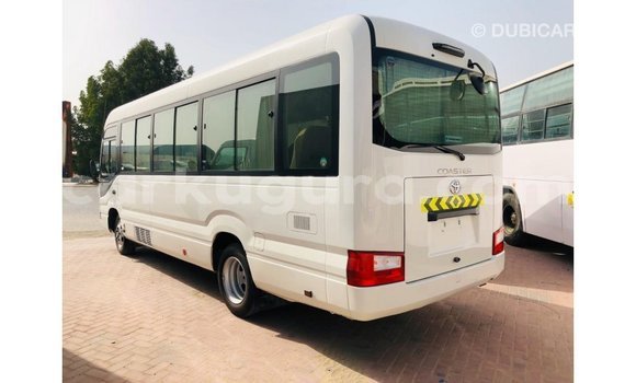 Acheter Import Voiture Toyota Coaster Blanc à Import - Dubai, Bujumbura Acheter Import Voiture Toyota Coaster Blanc à Import - Dubai, Bujumbura