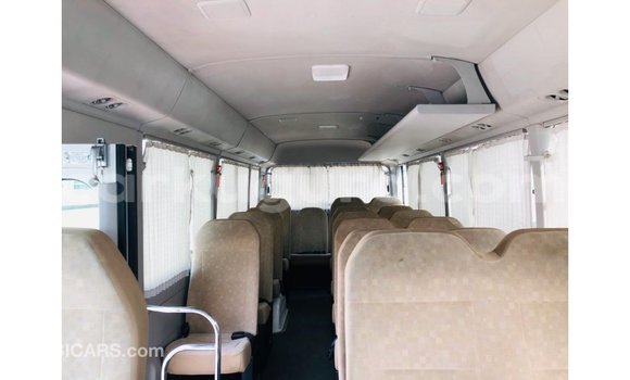 Acheter Import Voiture Toyota Coaster Blanc à Import - Dubai, Bujumbura Acheter Import Voiture Toyota Coaster Blanc à Import - Dubai, Bujumbura