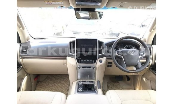 Acheter Import Voiture Toyota Land Cruiser Blanc à Import - Dubai, Bujumbura Acheter Import Voiture Toyota Land Cruiser Blanc à Import - Dubai, Bujumbura
