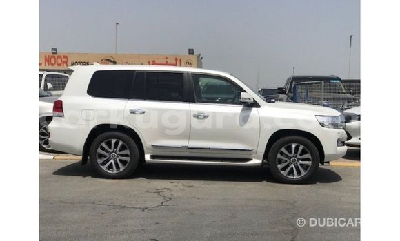 Acheter Import Voiture Toyota Land Cruiser Blanc à Import - Dubai, Bujumbura Acheter Import Voiture Toyota Land Cruiser Blanc à Import - Dubai, Bujumbura