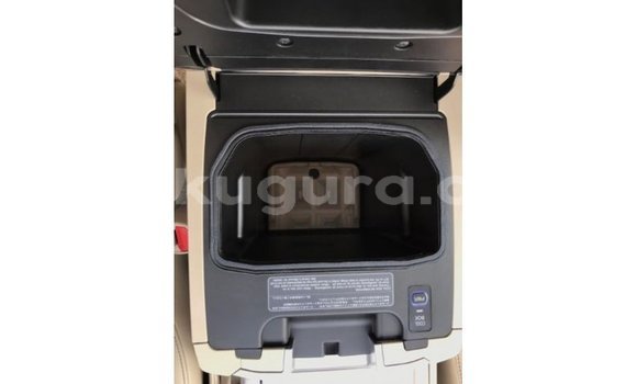 Acheter Import Voiture Toyota Land Cruiser Blanc à Import - Dubai, Bujumbura Acheter Import Voiture Toyota Land Cruiser Blanc à Import - Dubai, Bujumbura