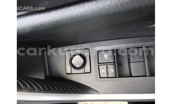 Acheter Import Voiture Toyota 4Runner Blanc à Import - Dubai, Bujumbura Acheter Import Voiture Toyota 4Runner Blanc à Import - Dubai, Bujumbura