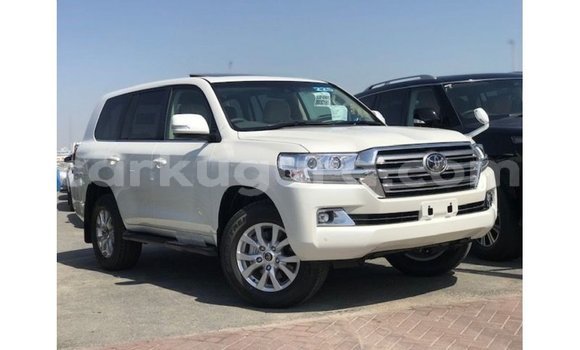 Acheter Import Voiture Toyota Land Cruiser Blanc à Import - Dubai, Bujumbura