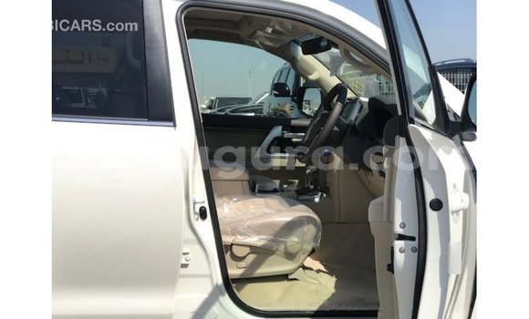Buy Import Toyota Land Cruiser White Car in Import - Dubai in Bujumbura Buy Import Toyota Land Cruiser White Car in Import - Dubai in Bujumbura