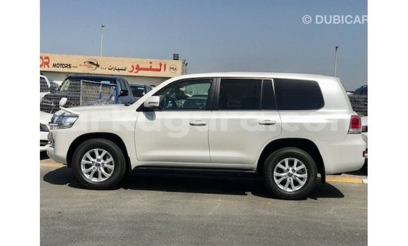 Buy Import Toyota Land Cruiser White Car in Import - Dubai in Bujumbura Buy Import Toyota Land Cruiser White Car in Import - Dubai in Bujumbura